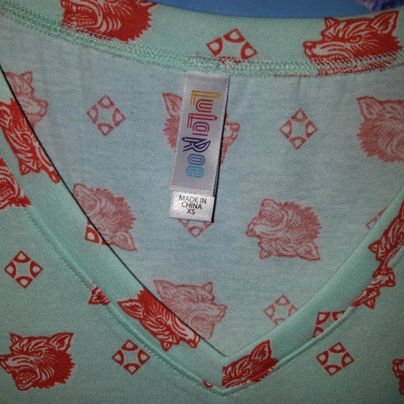 ๐ Women's LulaRoe Wolf Print Sleep Top Size X-Small - Picture 4 of 10